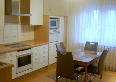 Wohnküche mit Essplatz – Ferienwohnung und Monteurwohnung in Lampertheim